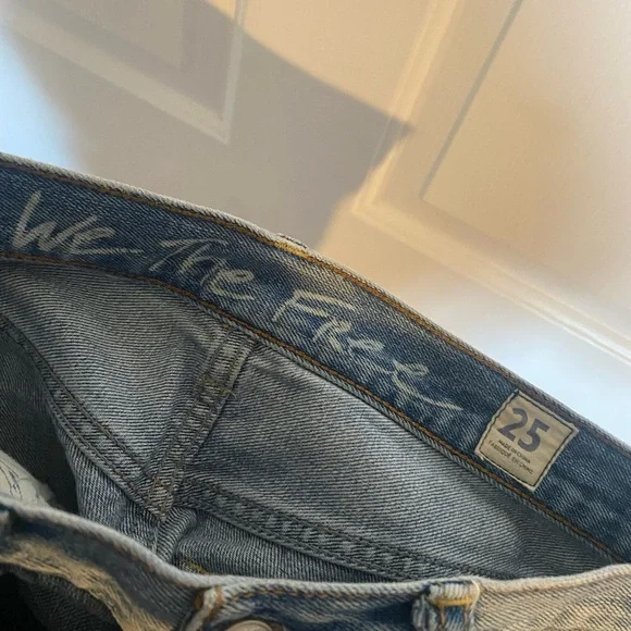 Free People We the Free distressed denim cutoff shorts size 25 - Picture 4 of 4